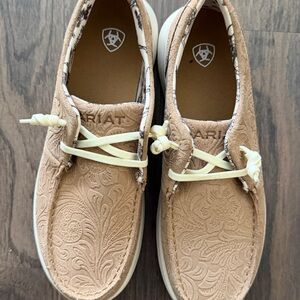 Ariat Hilo Cruiser Brown Embossed Loafers with Cream Accents